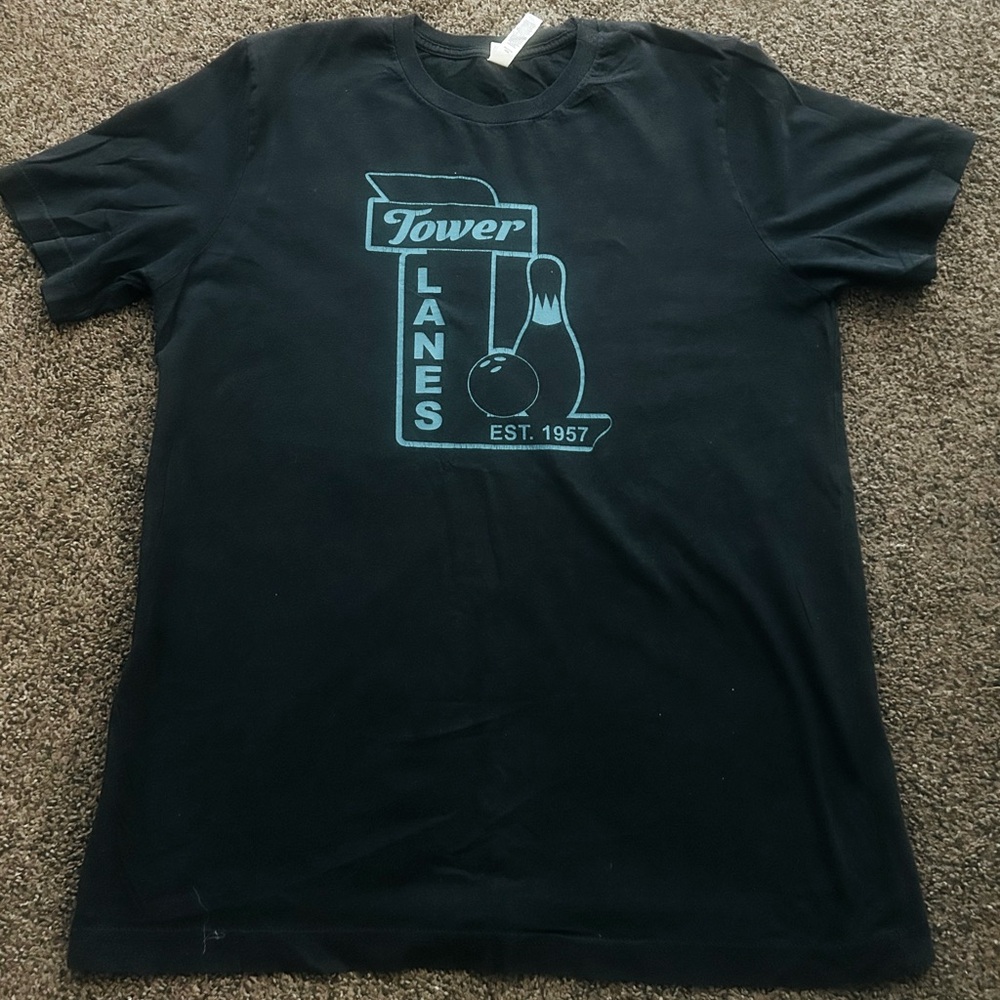 Woman’s tower lanes  Woman Large  bowling Tshirt